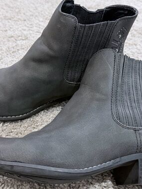 Roxy Black Chelsea Ankle Boots